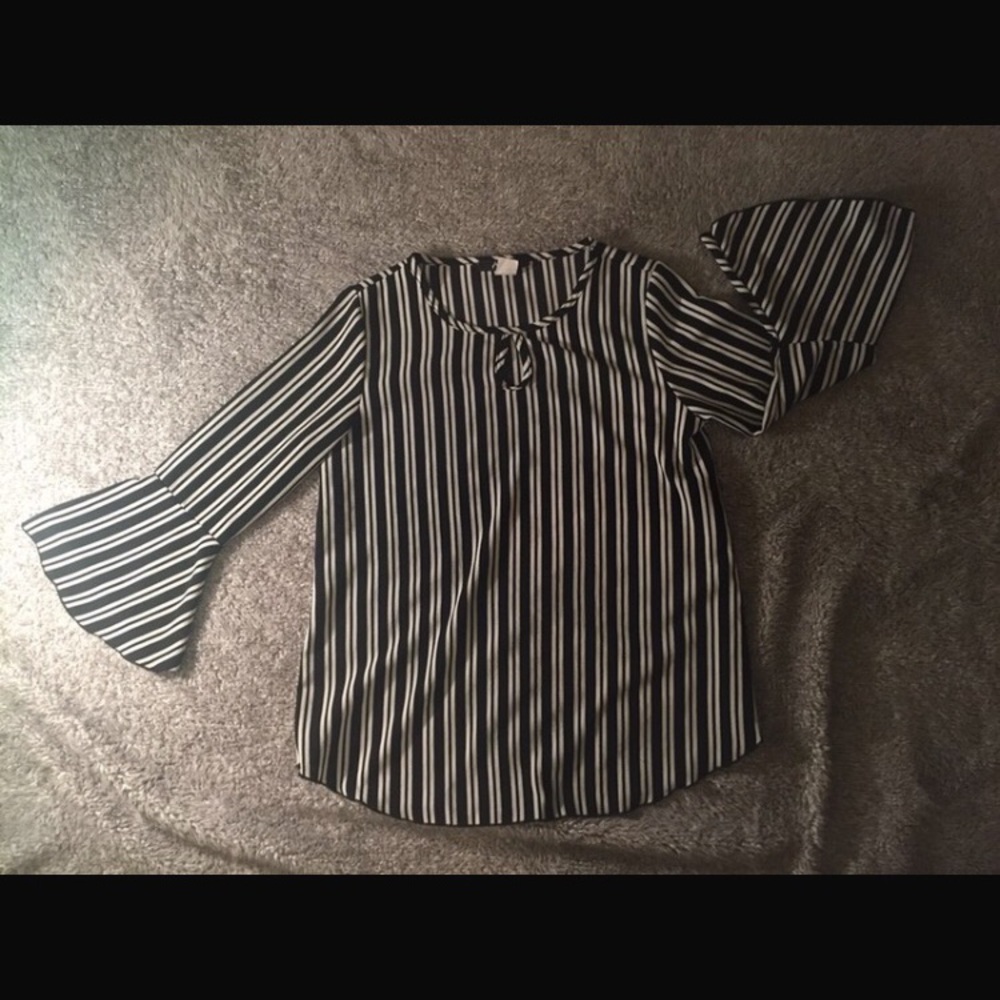❤️❤️ ARABELLA Black and White Striped Blouse